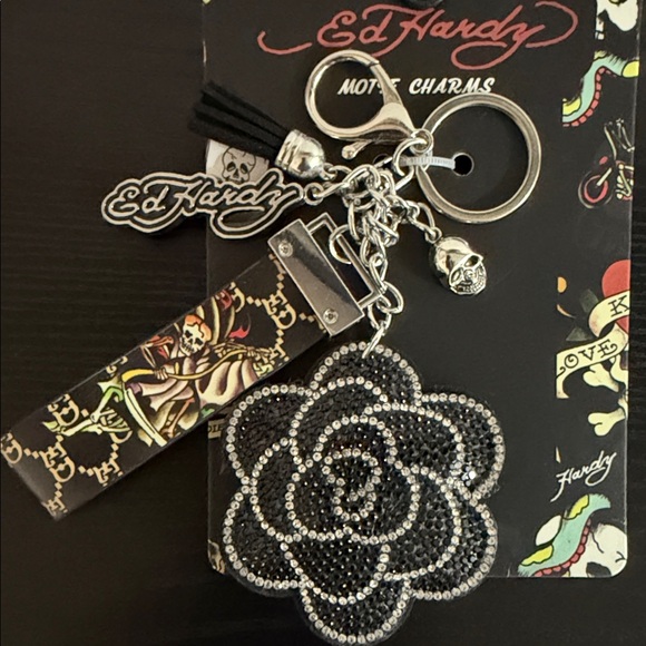 Ed Hardy Black Floral Key Holder - Picture 3 of 6